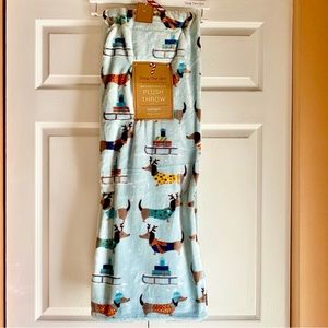 Dachshund Reindeer Christmas Throw Blanket Oversized 50x70 NWT Candy Cane Lane